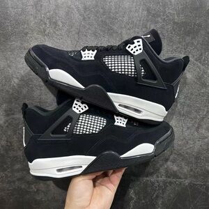 AIR JORDAN 4 RETRO WHITE THUNDER.
